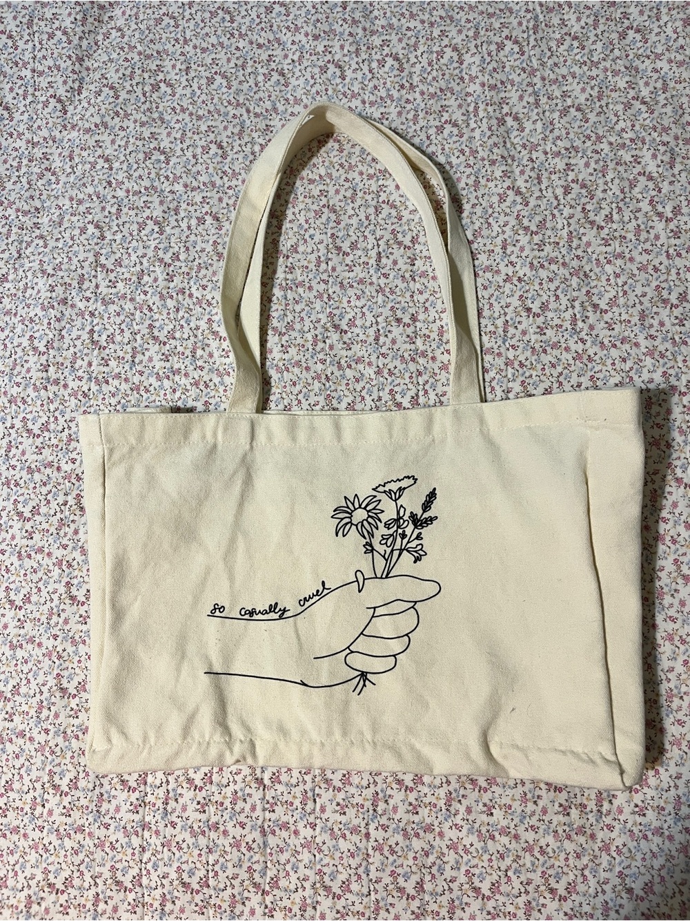 Canvas Tote Bag with Hand-Drawn Flower Illustration - Cream. Taylor Swift